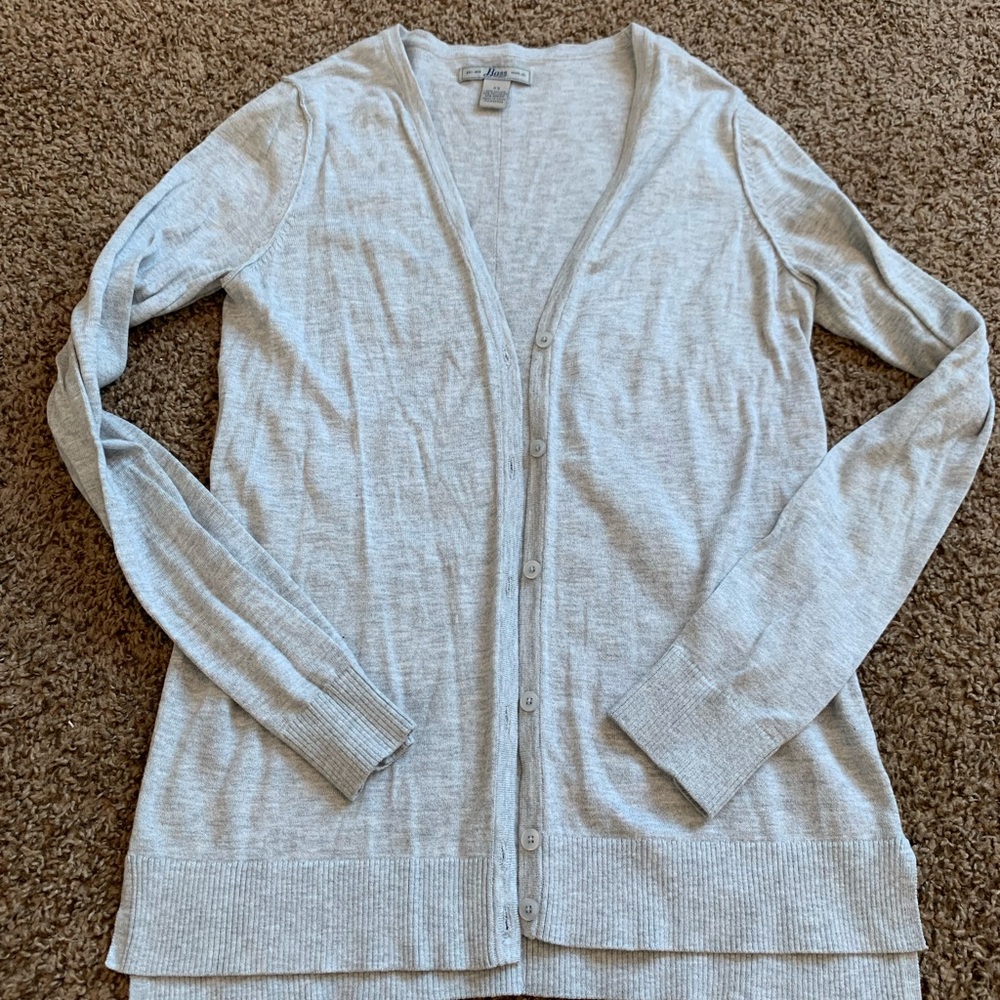 Adorable light grey sweater